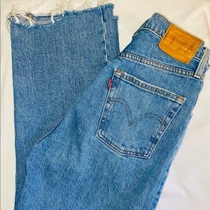 Levi's Ribcage Straight Women's Medium Wash Button Fly Distressed, Size 26